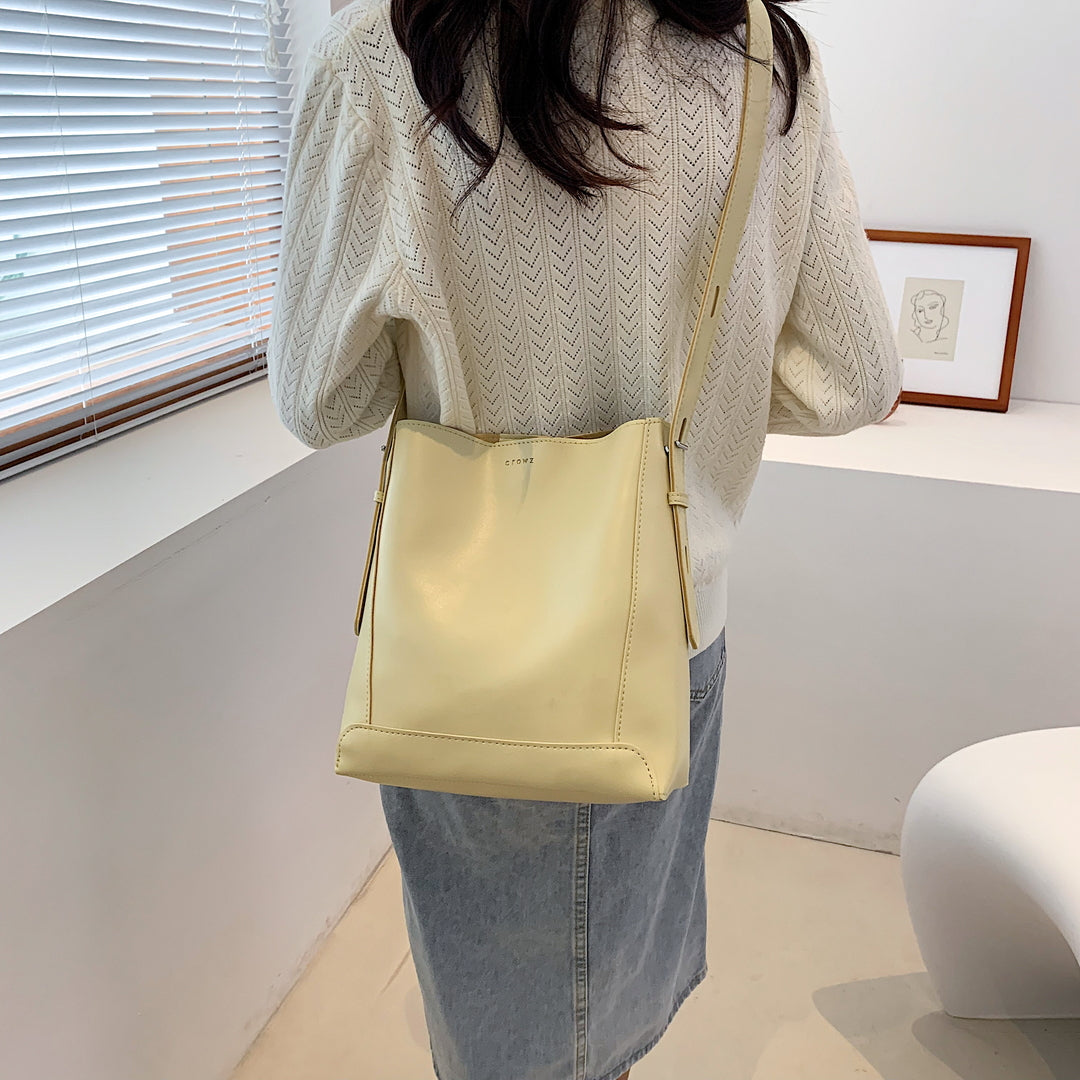 Minimalistic smooth PU leather bucket bag (2-in-1 set)