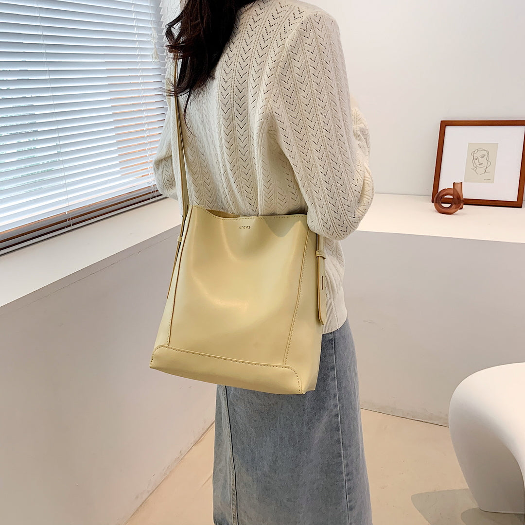 Minimalistic smooth PU leather bucket bag (2-in-1 set)
