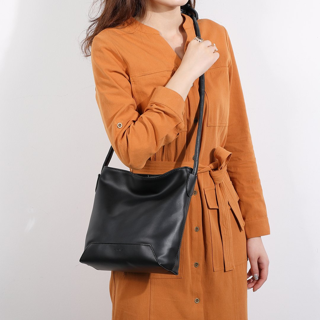 Knotted handle PU leather bucket bag