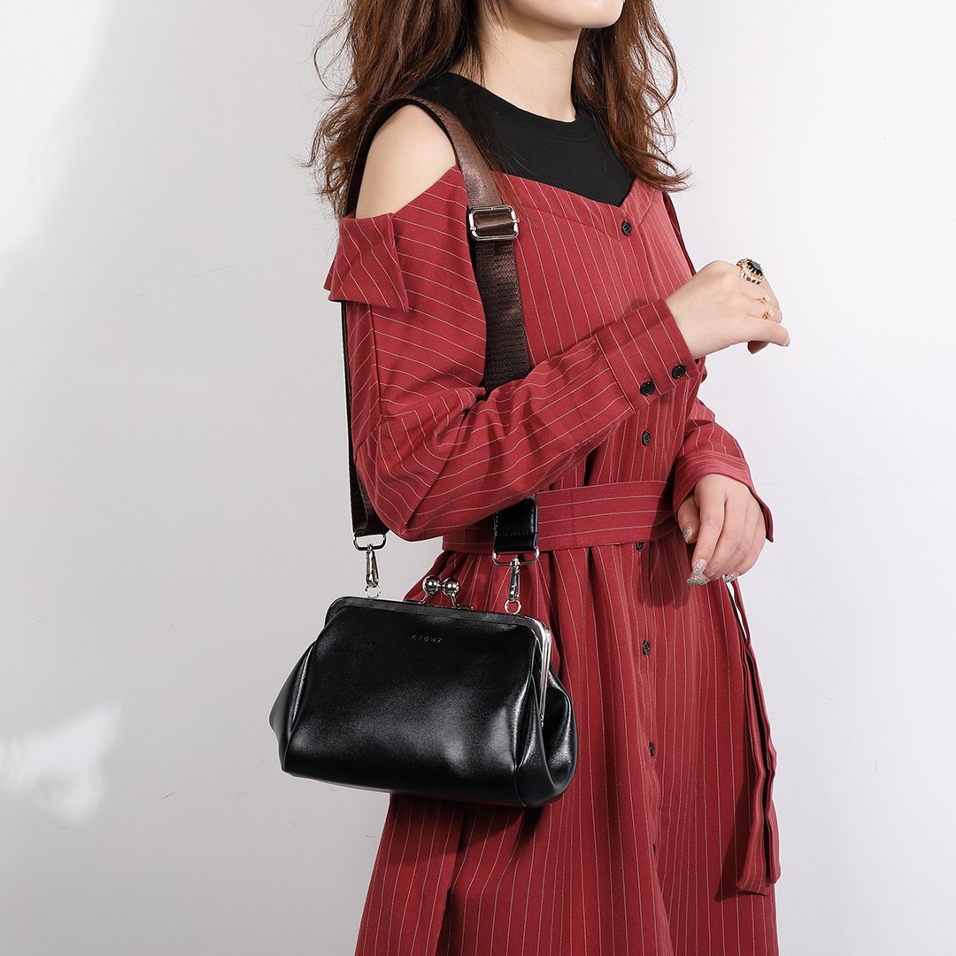 Kiss-lock PU leather crossbody bag