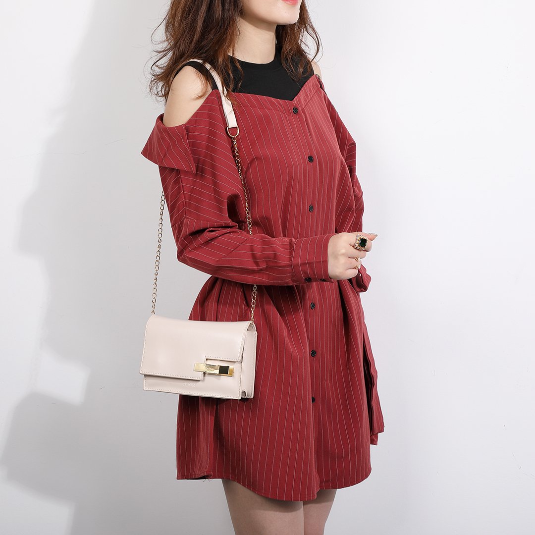 Metal clip-lock flap PU leather crossbody bag