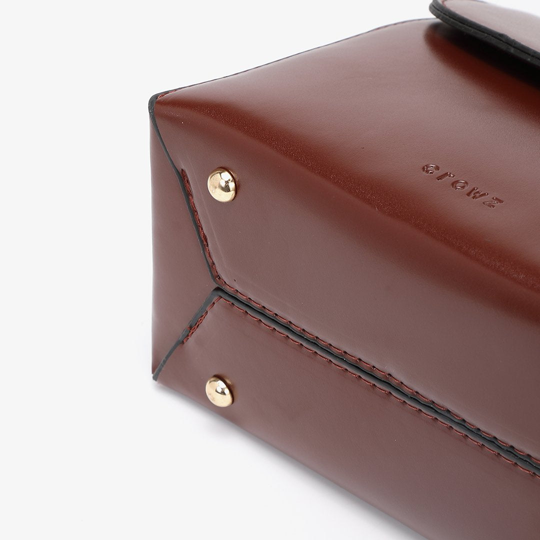 Retro streamlined PU leather crossbody bag