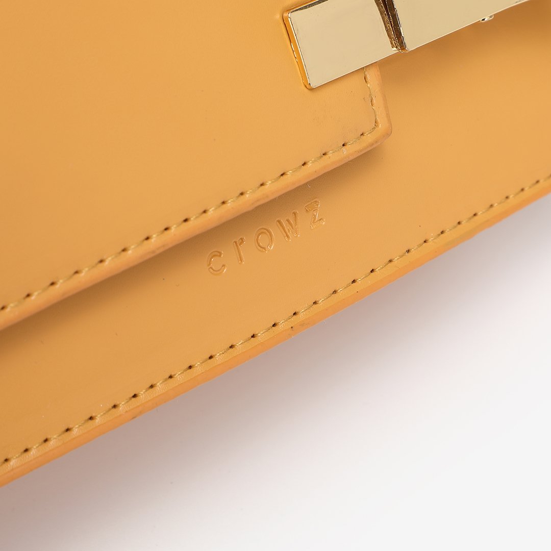 Metal clip-lock flap PU leather crossbody bag