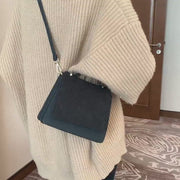 磨沙面細條紋翻蓋設計雙隔層手提斜背包