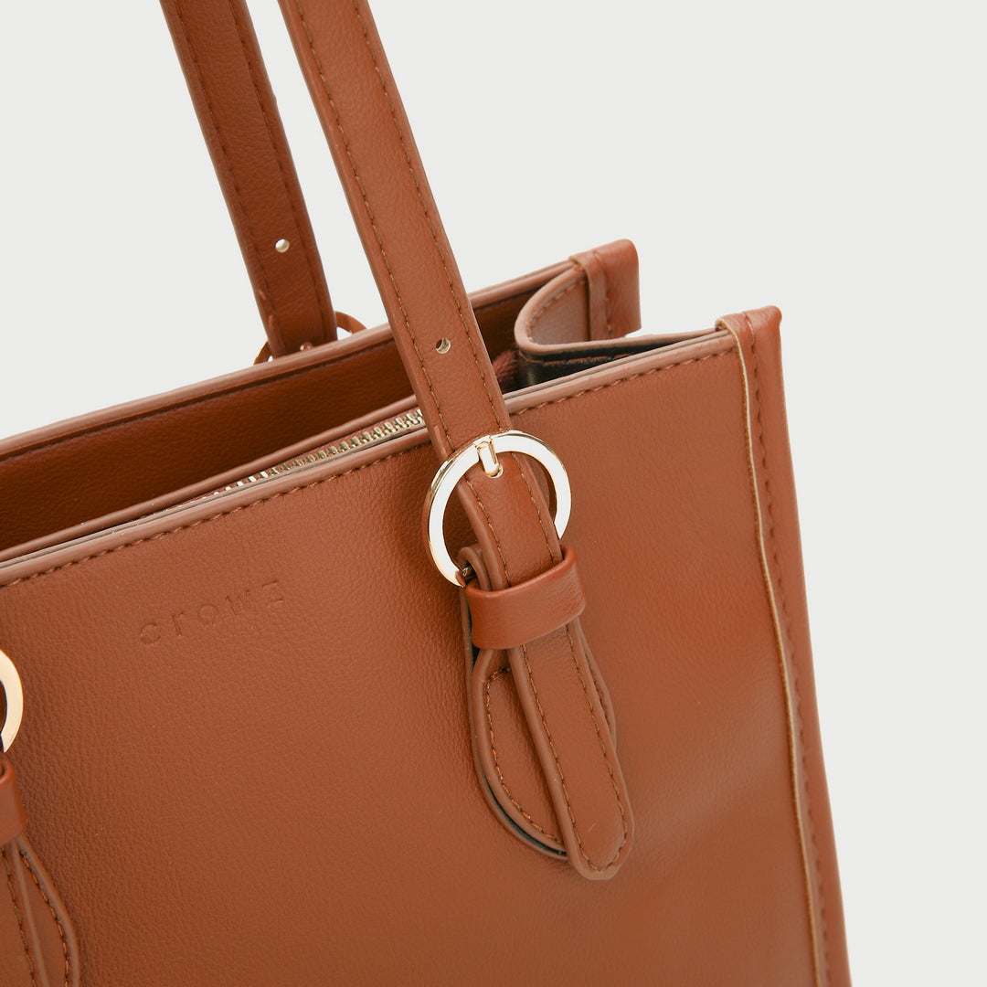 Smart-casual buckle strap detail PU leather shoulder bag