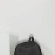 黑色尼龍夾扣帶設計大容量後背包