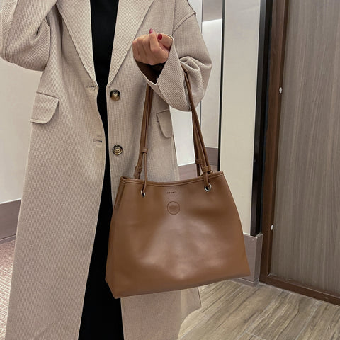 Roomy soft PU leather shoulder bag (2-in-1 style)
