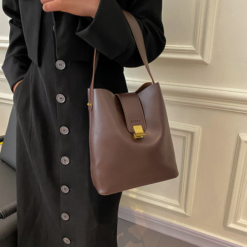 Metal clasp closure strap PU leather bucket bag (2-in-1 set)