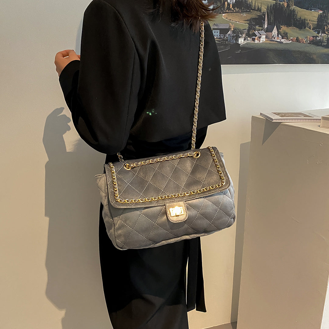 Metal chain border flap turn-lock quilted velvet crossbody bag