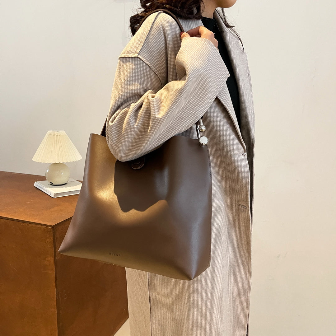 Timeless spacious PU leather shoulder bag