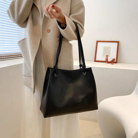 Roomy soft PU leather shoulder bag (2-in-1 style)