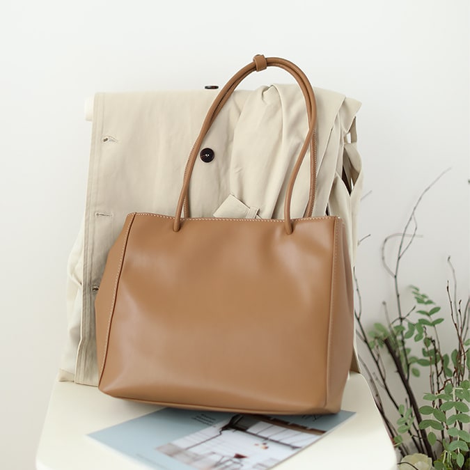 Ruched PU leather tote