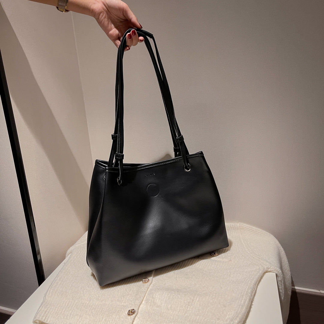 Roomy soft PU leather shoulder bag (2-in-1 style)