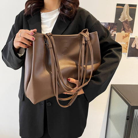 Roomy soft PU leather shoulder bag (2-in-1 style)