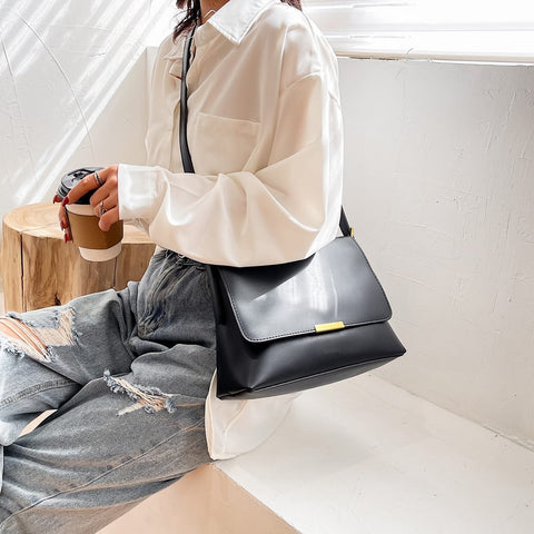 Metal hardware flap style PU leather crossbody bag