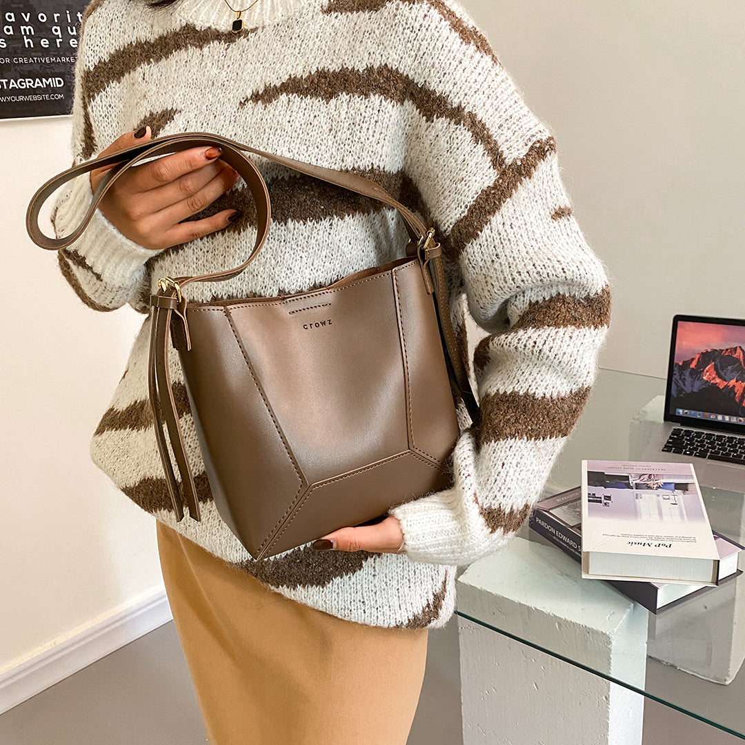 Double-strap detail shoulder strap PU leather bucket bag (2-in-1)