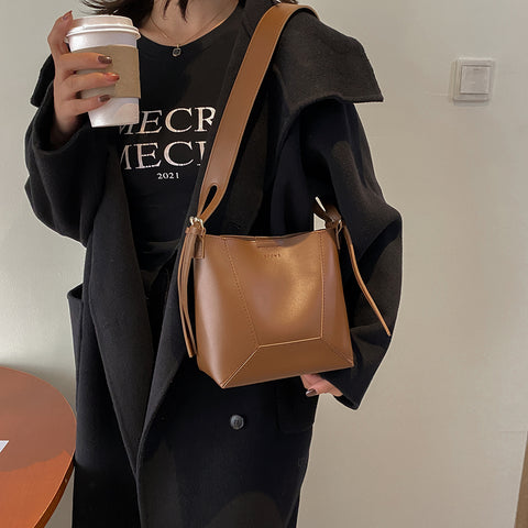 Double-strap detail shoulder strap PU leather bucket bag (2-in-1)