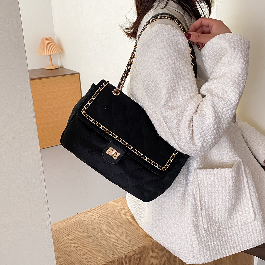 Metal chain border flap turn-lock quilted velvet crossbody bag