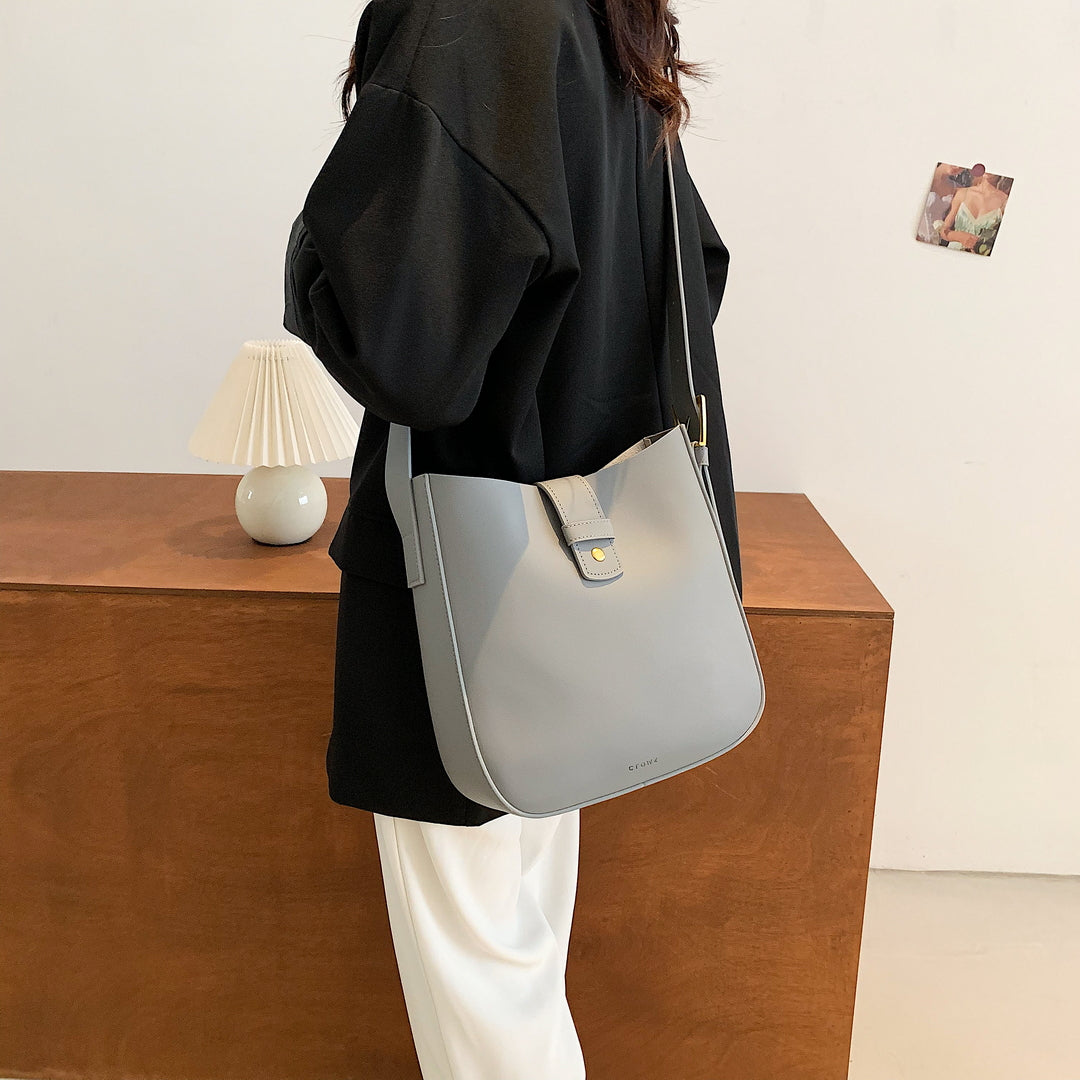 Strapped PU leather bucket bag (2-in-1 set)