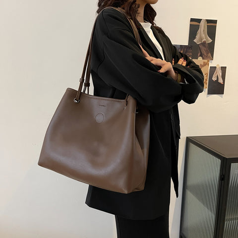 Roomy soft PU leather shoulder bag (2-in-1 style)