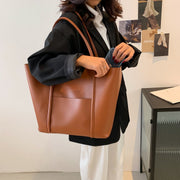Minimalistic front pocket PU leather tote bag (2-in-1 set)
