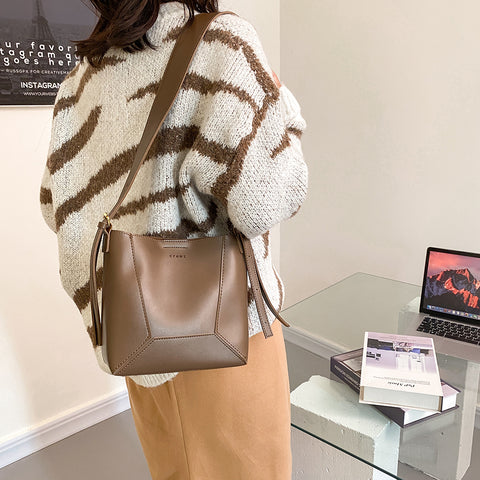 Double-strap detail shoulder strap PU leather bucket bag (2-in-1)