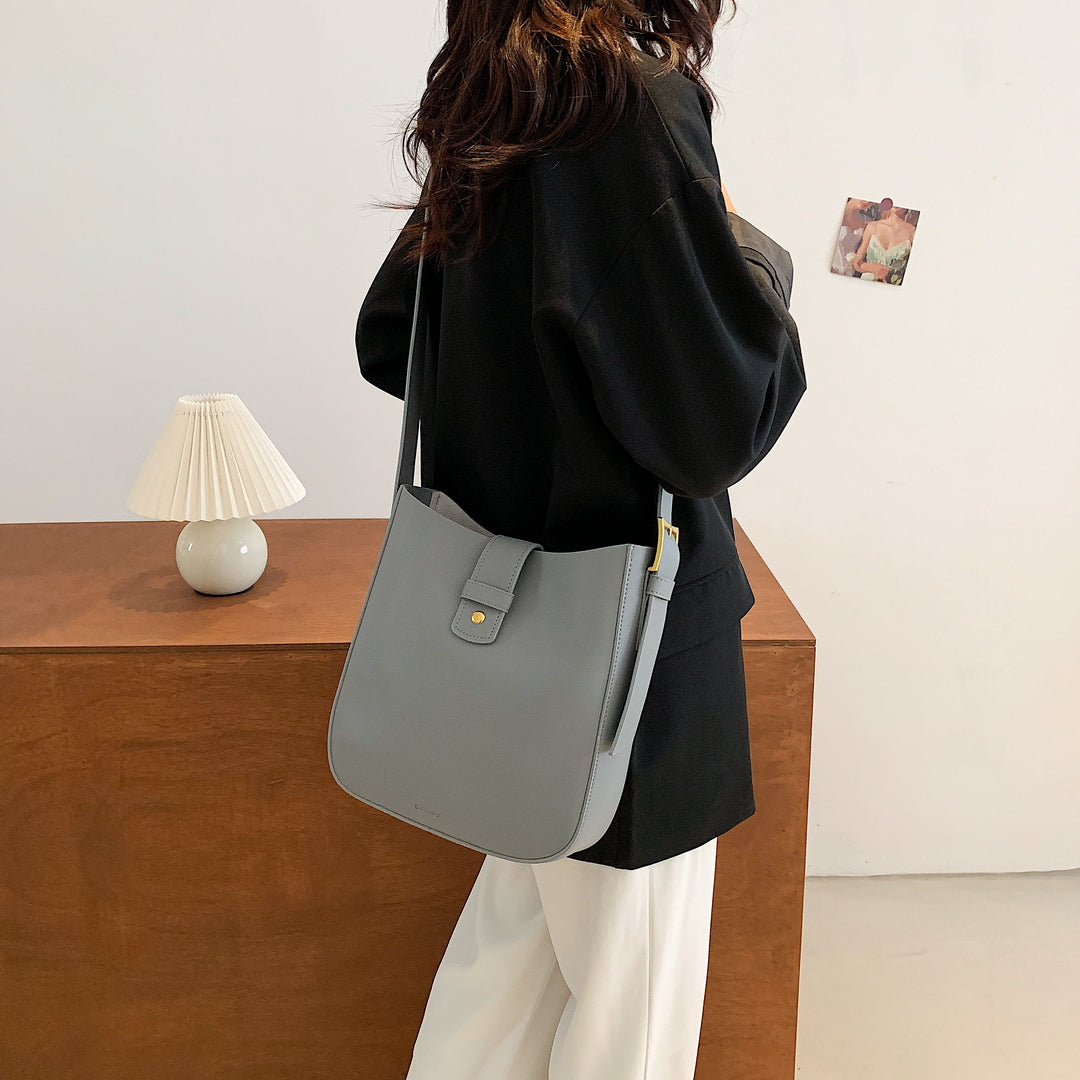 Strapped PU leather bucket bag (2-in-1 set)