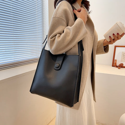 Stud strap detail practical interior PU leather shoulder bag
