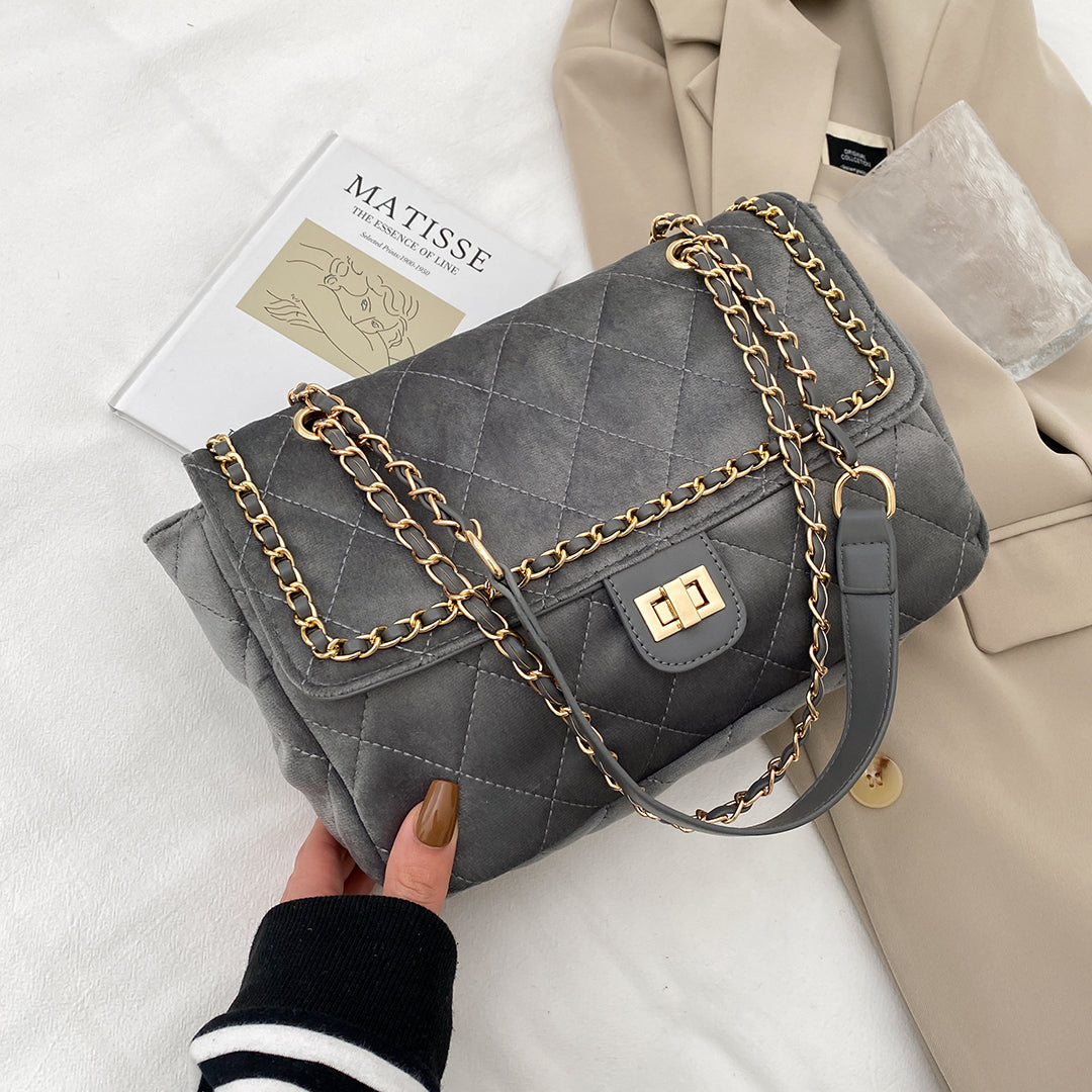 Metal chain border flap turn-lock quilted velvet crossbody bag