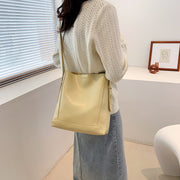 Minimalistic smooth PU leather bucket bag (2-in-1 set)