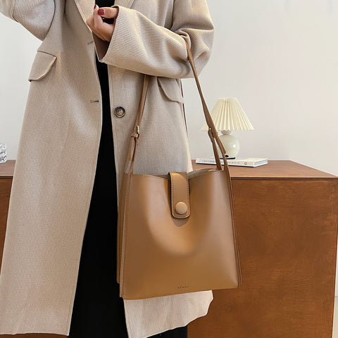 Stud strap detail practical interior PU leather shoulder bag