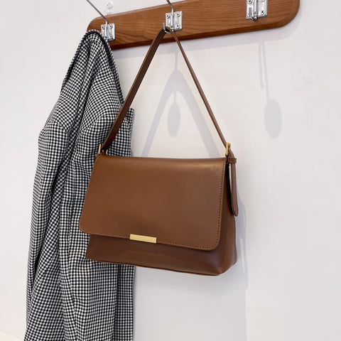 Metal hardware flap style PU leather crossbody bag