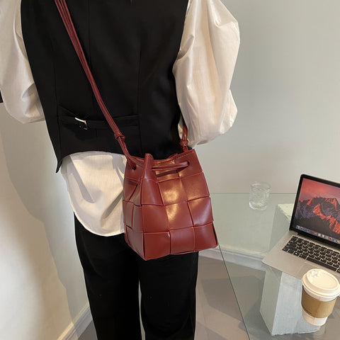 Woven PU leather bucket bag (2-in-1 set)