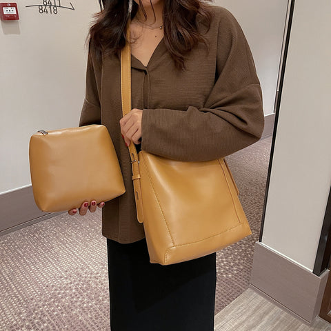 Minimalistic smooth PU leather bucket bag (2-in-1 set)