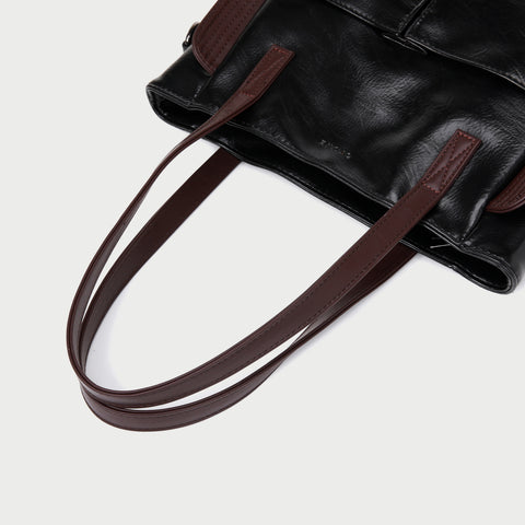 Dual front pocket creased PU leather tote