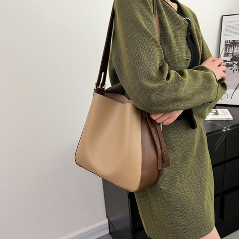 Double buckle detail shoulder strap PU leather bucket bag (2-in-1 set)