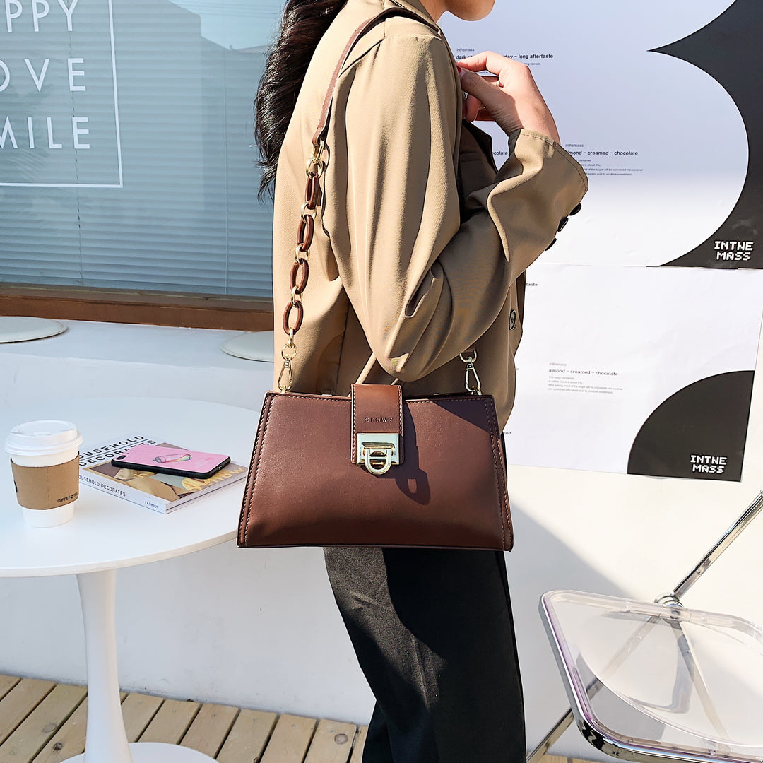 Contrast chain strap trapezoid PU leather shoulder bag